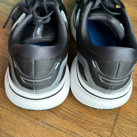 Brooks - Picture 8 of 8